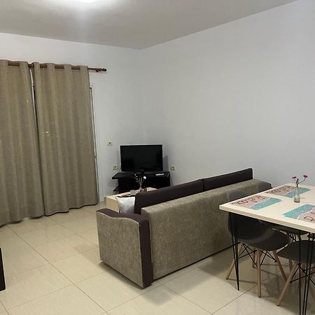 Apartments Sadiku With Sea View Саранде Екстериор снимка