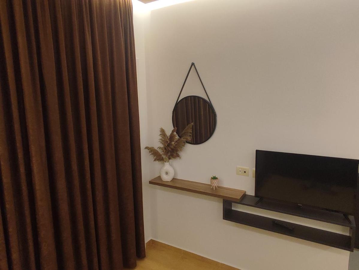 Apartments Sadiku With Sea View Саранде Екстериор снимка